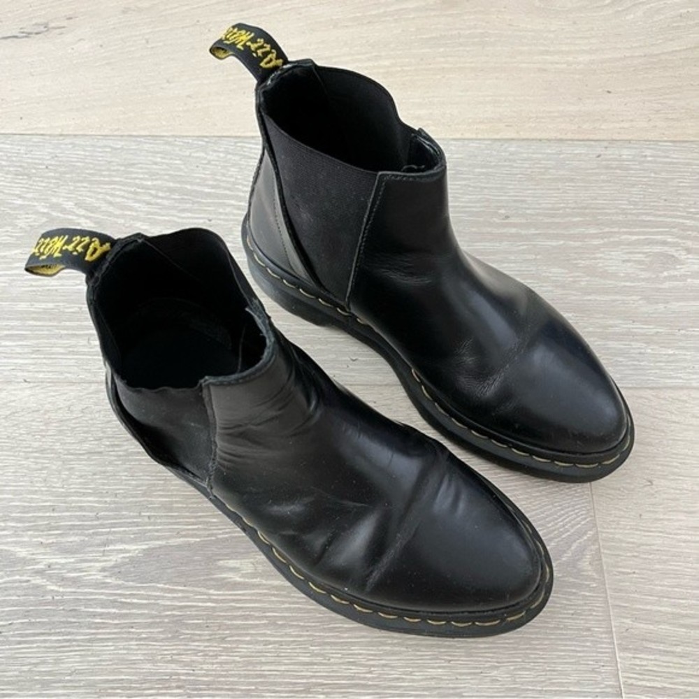 Dr. Martens Women's Black Leather “Bianca” pull on Chelsea Short boots 5
